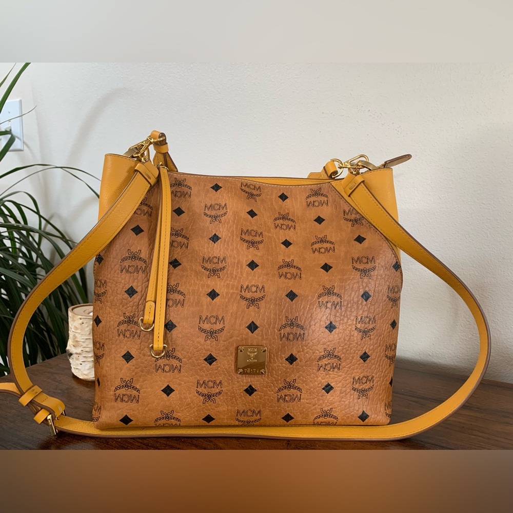 MCM Medium Visetos Klara Hobo